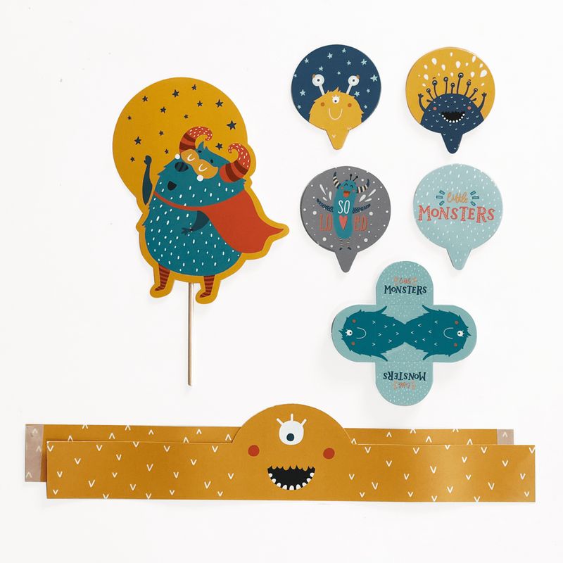 FLAT-LAY_LITTLE-MONSTER