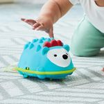 brinquedo-interativo-explore-and-more-porco-espinho-skip-hop-5