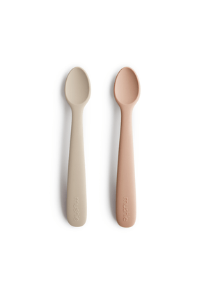 Kit com Duas Colheres de Silicone Rosa e Areia Mushie