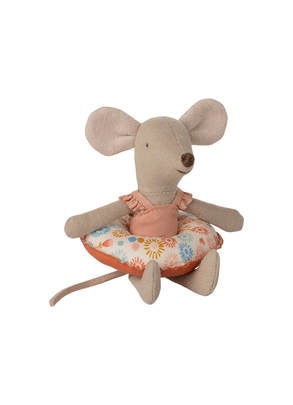 Kit Pelúcia Ratinha Irmã Mais Nova De Praia Com Maiô E Bóia Rosé Maileg