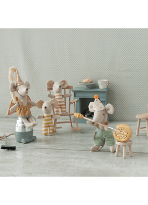 Brinquedo Kit Mini Mala Circo Com Roupa De Palhaço Maileg